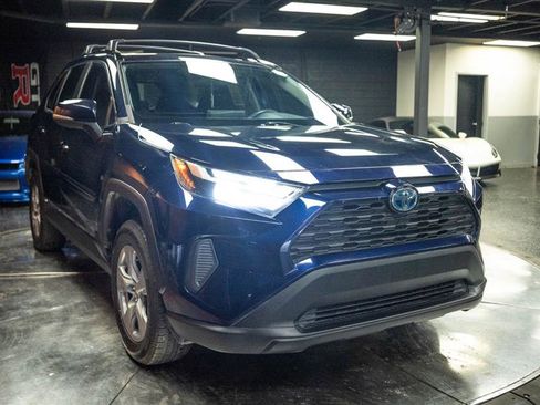 Used 2022 Toyota RAV4 XLE w/ Convenience Package AWD/4WD image 5