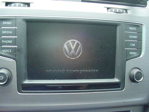 Used 2017 Volkswagen Golf Wolfsburg Edition image 16
