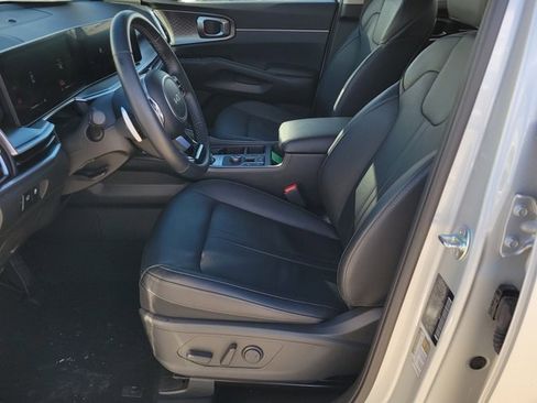 Used 2025 Kia Sorento EX image 6