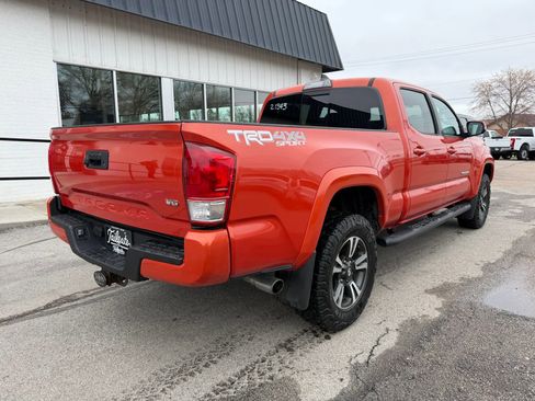 Used 2017 Toyota Tacoma TRD Sport w/ Exterior Package image 7