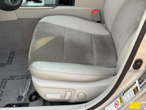 Used 2014 Toyota Camry XLE w/ Leather Package FWD image 19