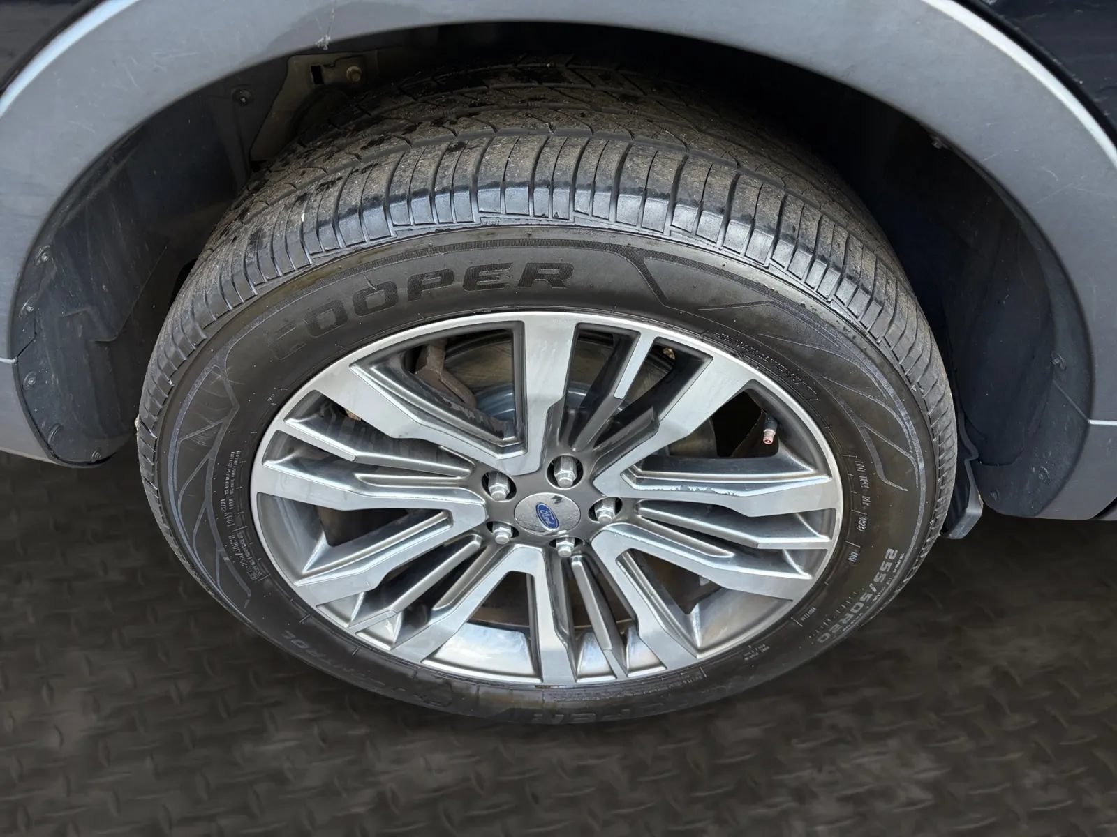 Used 2018 Ford Explorer Platinum AWD/4WD image 43