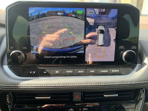 Used 2023 Nissan Rogue SL w/ SL Premium Package image 22