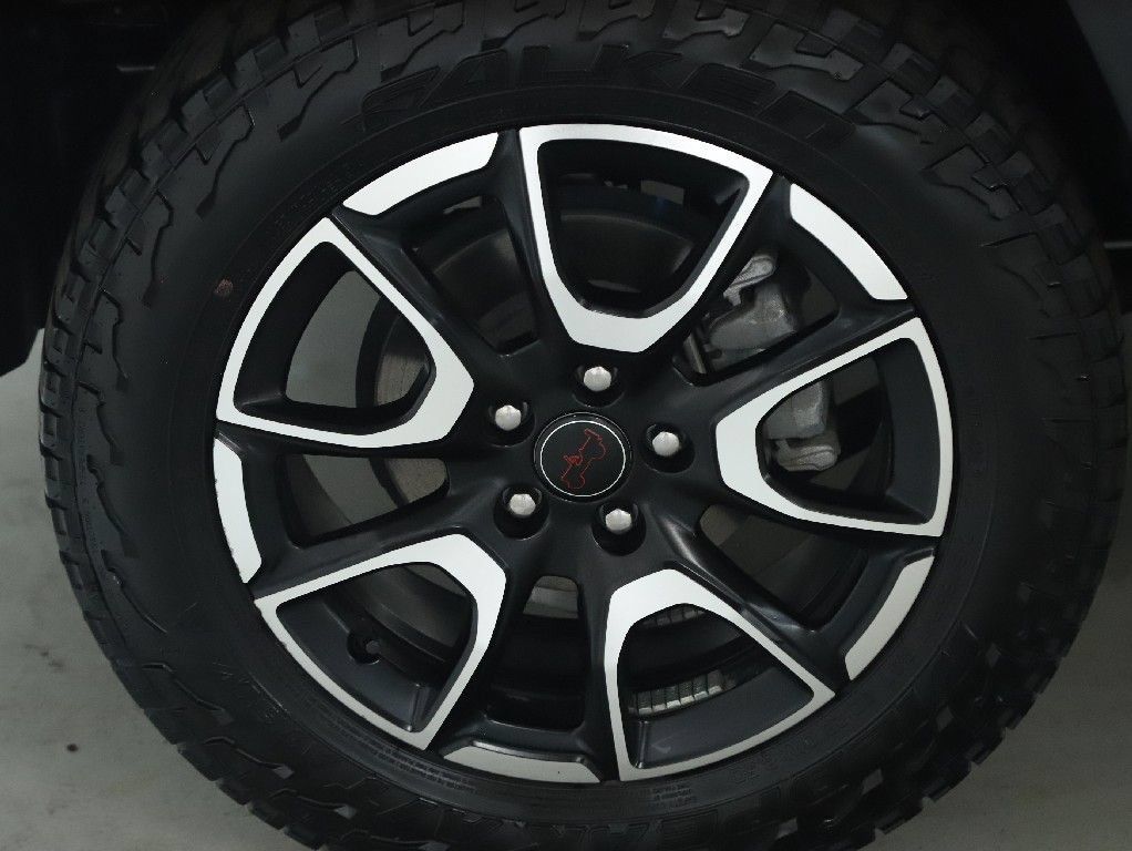 Used 2025 Jeep Compass Trailhawk AWD/4WD image 12