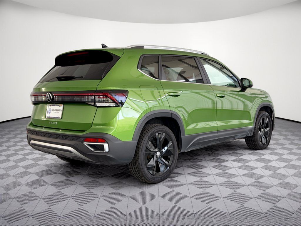 Certified 2026 Volkswagen Taos SE FWD image 9