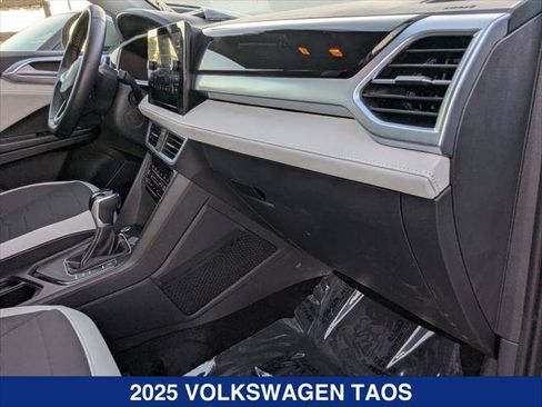Used 2025 Volkswagen Taos SE FWD image 21