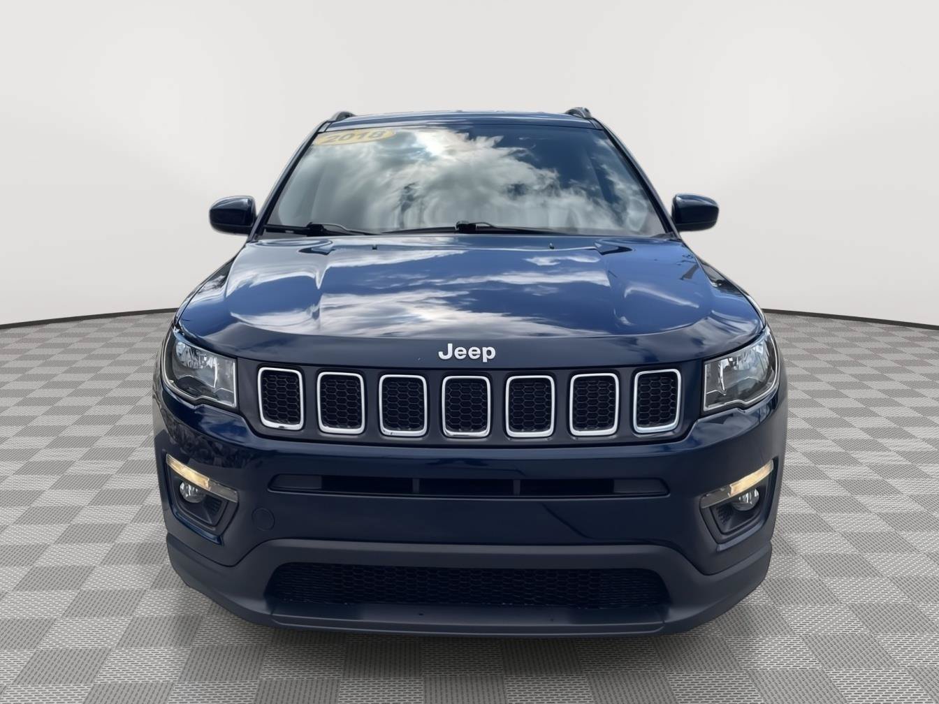 Used 2018 Jeep Compass Latitude w/ Safe & Security Group AWD/4WD image 9