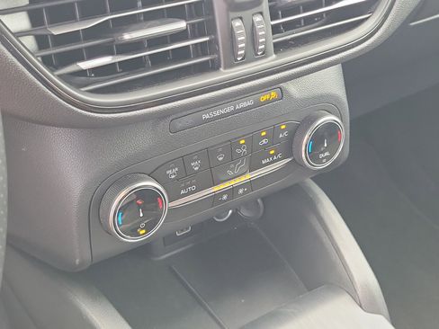 Used 2025 Ford Escape ST-Line AWD/4WD image 25