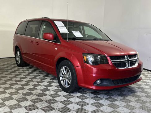 Used 2014 Dodge Grand Caravan SXT image 2