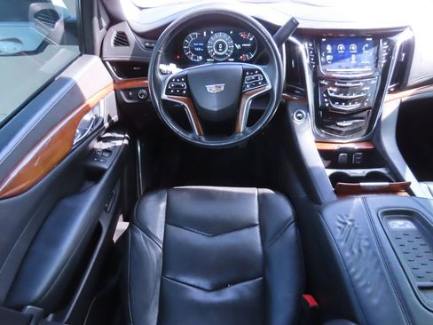 Used 2016 Cadillac Escalade Premium image 5