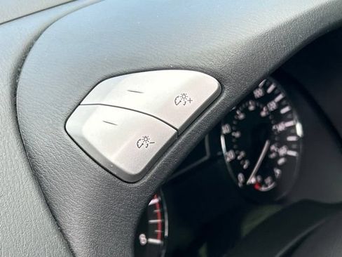 Used 2019 Nissan Pathfinder SL AWD/4WD image 21