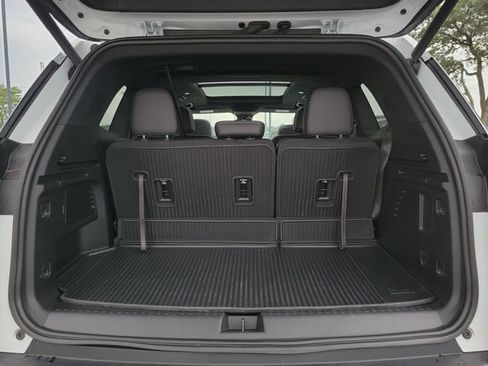 Used 2025 GMC Acadia AT4 w/ LPO, Floor Liner Package AWD/4WD image 31