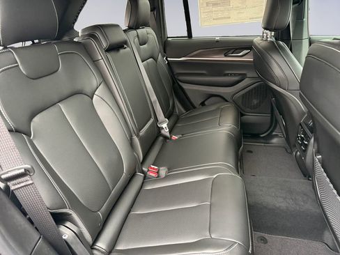 New 2025 Jeep Grand Cherokee Limited w/ Luxury Tech Group II image 20