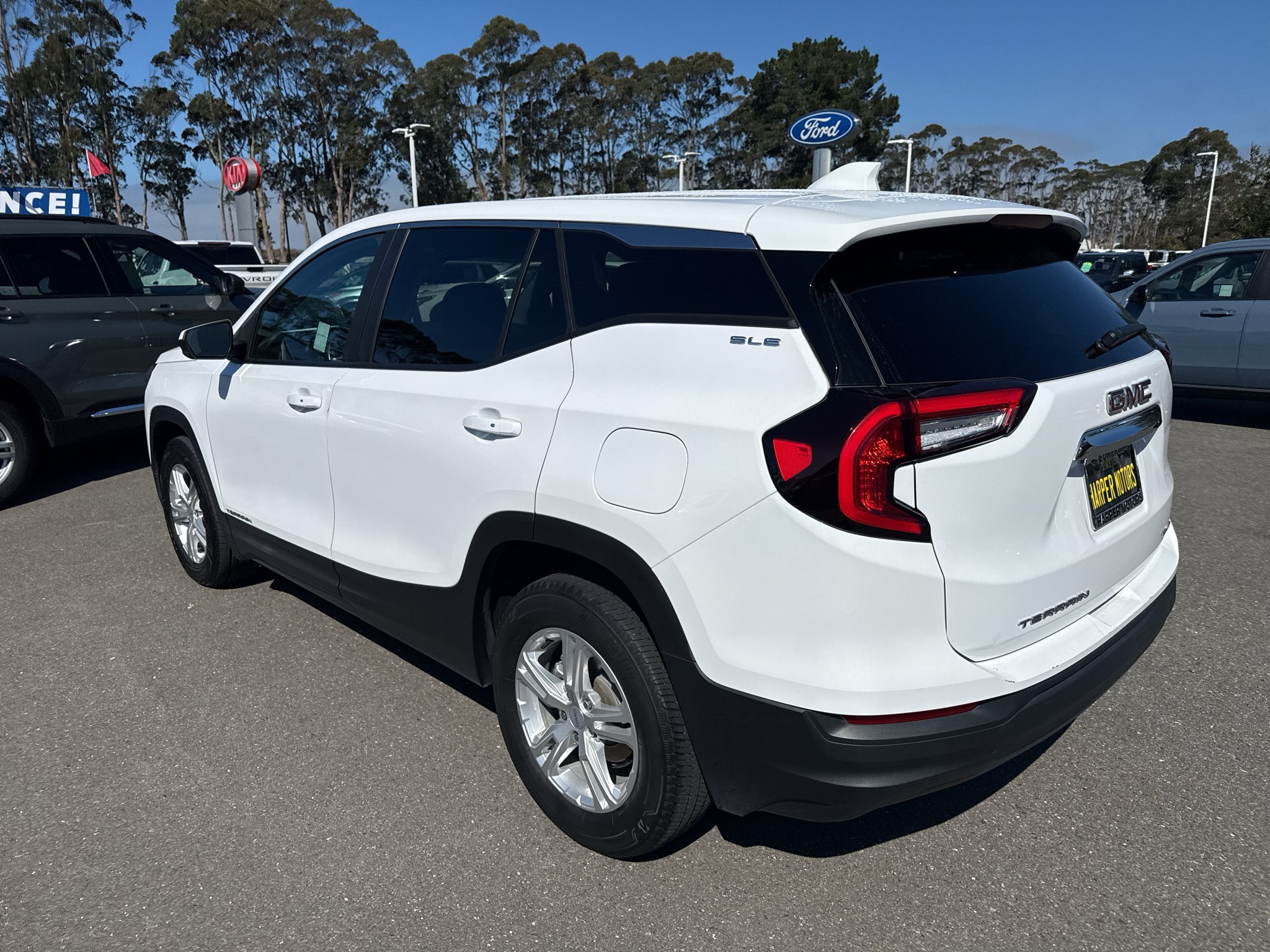 Used 2024 GMC Terrain SLE AWD/4WD image 3