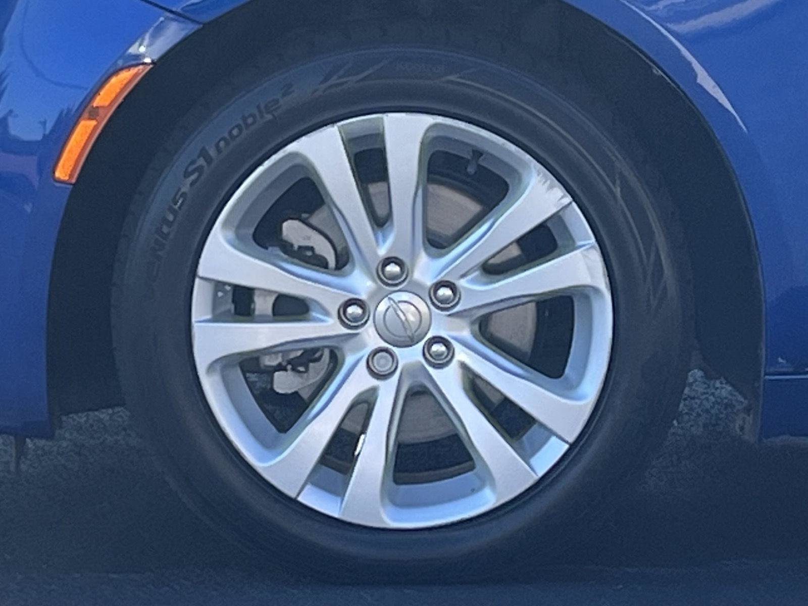 Used 2016 Chrysler 200 Limited FWD image 25