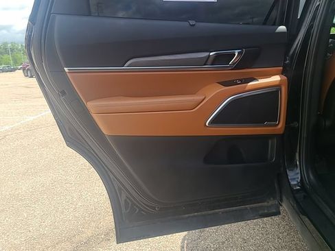 Used 2025 Kia Telluride AWD image 25