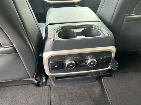 Used 2024 Ford Expedition Max XLT image 28