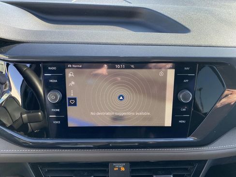 Certified 2022 Volkswagen Taos SEL image 9