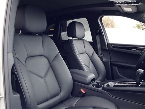 New 2026 Porsche Macan AWD/4WD image 23