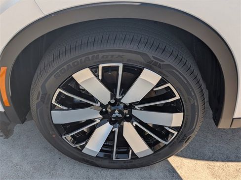 New 2025 Mitsubishi Outlander SE image 9