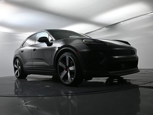 Certified 2025 Porsche Macan 4S Electric image 57