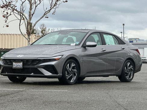 Used 2024 Hyundai Elantra SEL w/ Convenience Package image 8