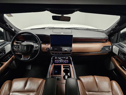 Used 2023 Lincoln Navigator L Reserve image 22