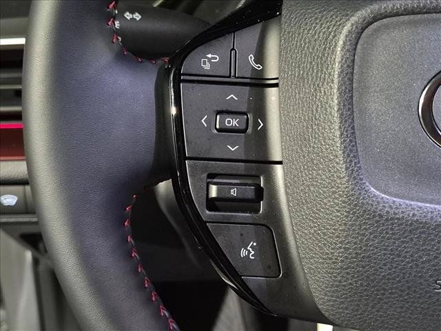 Used 2026 Toyota Prius Plug-In Hybrid FWD image 7