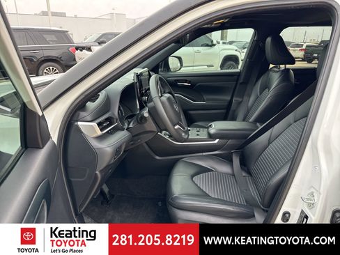 Certified 2024 Toyota Highlander XSE image 13