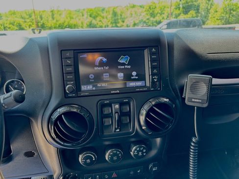 Used 2018 Jeep Wrangler Unlimited Rubicon AWD/4WD image 19
