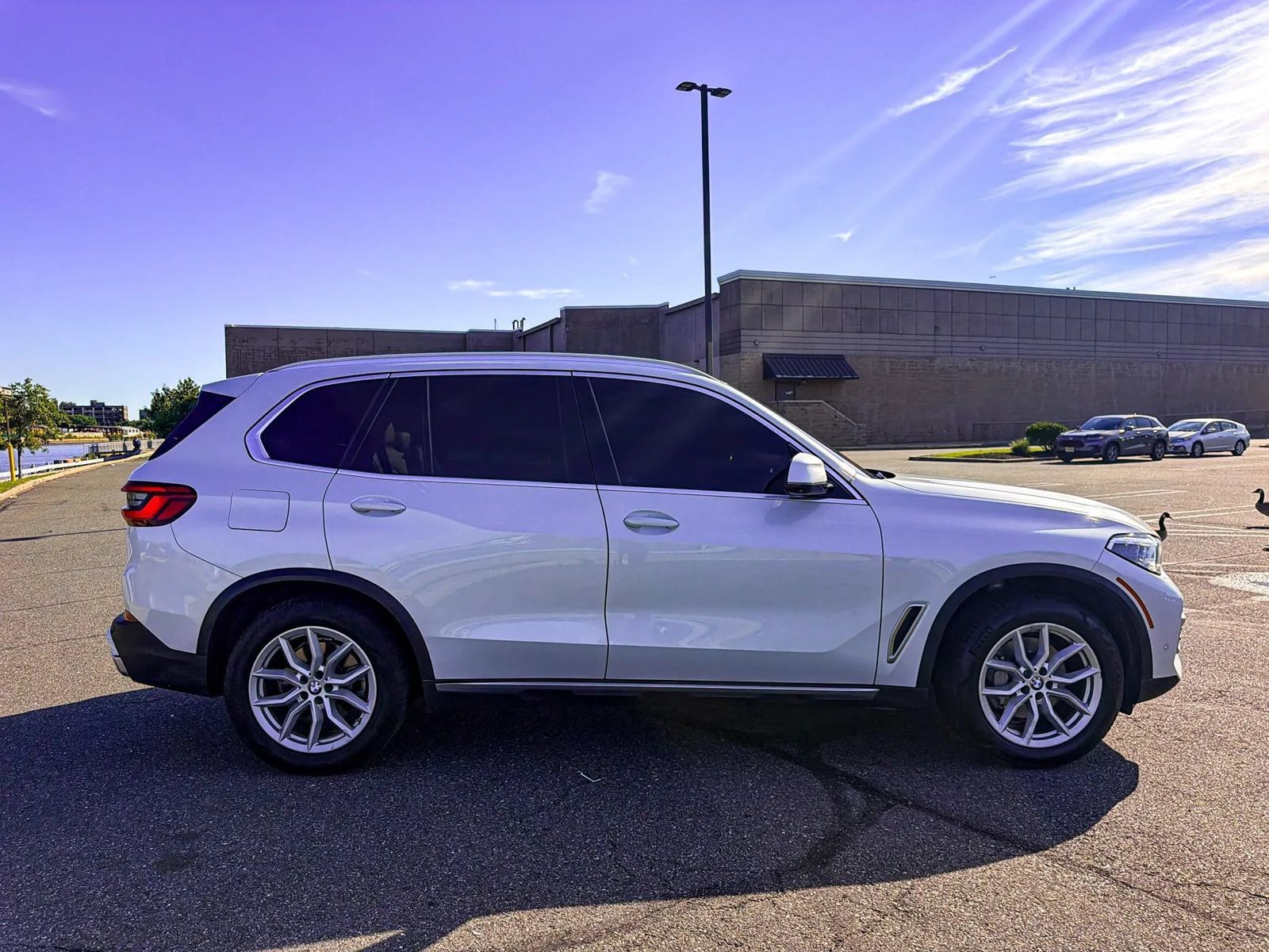 Used 2019 BMW X5 xDrive40i w/ Premium Package 2 AWD/4WD image 8