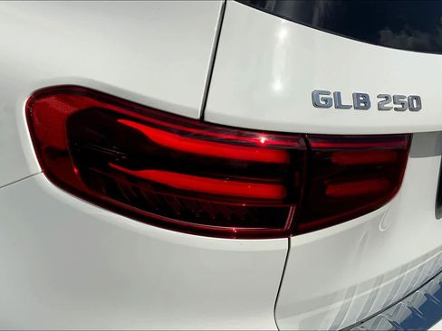 Used 2025 Mercedes-Benz GLB 250 image 6