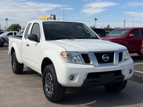 Used 2015 Nissan Frontier Desert Runner RWD image 14
