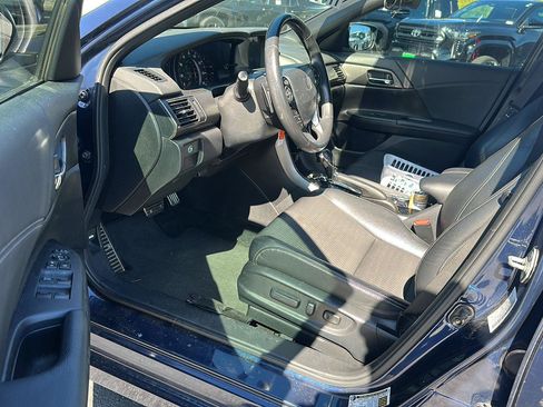 Used 2017 Honda Accord Sport image 7