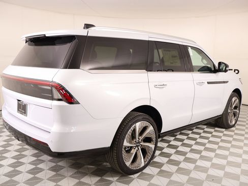New 2026 Lincoln Navigator Black Label AWD/4WD image 22
