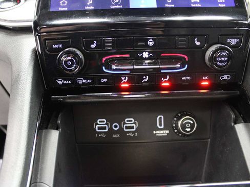 Used 2023 Jeep Grand Cherokee 4WD 4xe image 32
