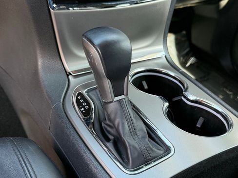 Used 2021 Jeep Grand Cherokee Laredo X RWD image 32