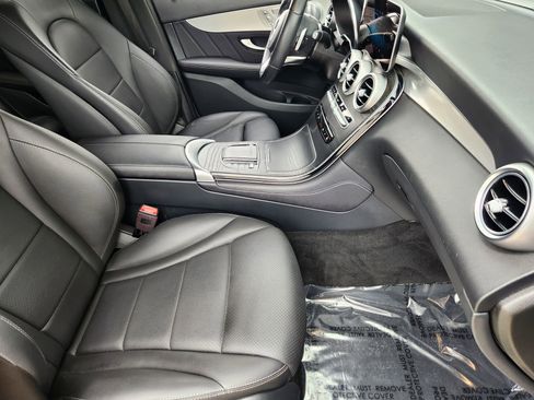 Certified 2021 Mercedes-Benz GLC 300 image 3