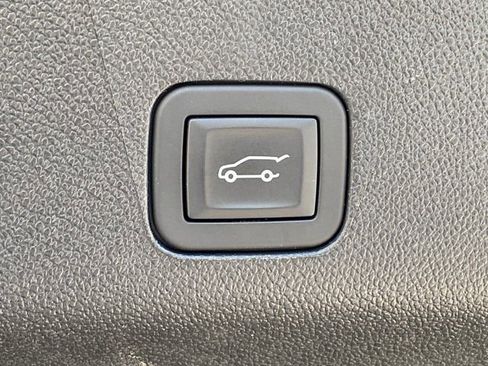 Used 2025 GMC Yukon XL Denali AWD/4WD image 7