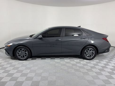 Used 2024 Hyundai Elantra SEL FWD image 2