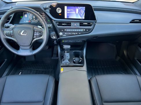 Used 2025 Lexus ES 300h w/ Premium Package FWD image 3