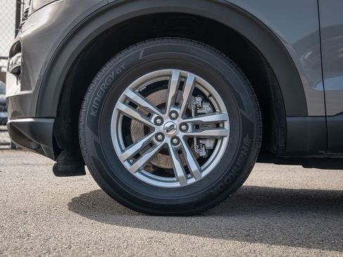 Used 2022 Ford Explorer XLT w/ Equipment Group 202A image 16