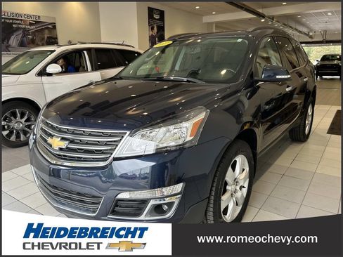 Used 2017 Chevrolet Traverse LT w/ Style and Technology Package FWD image 6