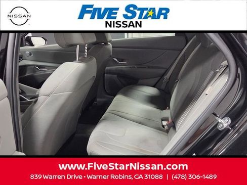 Used 2024 Hyundai Elantra SEL FWD image 6