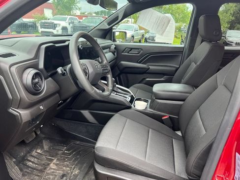 Used 2023 Chevrolet Colorado Trail Boss w/ Technology Package AWD/4WD image 4