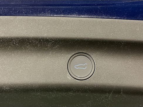 Used 2020 Tesla Model Y Long Range image 32