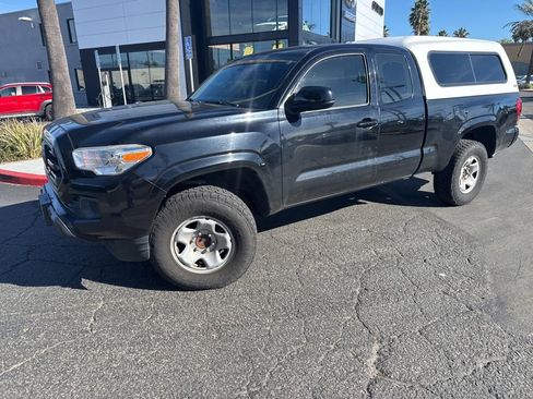 Used 2018 Toyota Tacoma SR w/ SR Convenience Package image 5