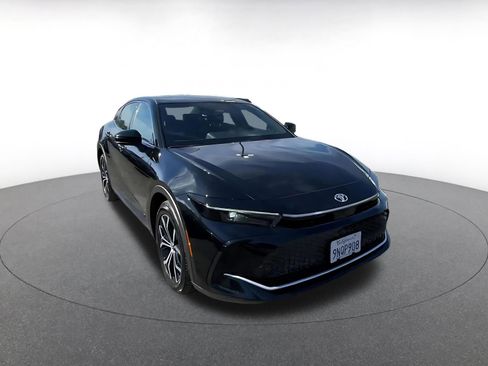 Used 2025 Toyota Crown XLE image 3