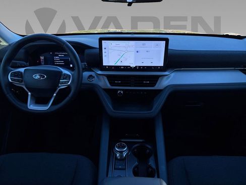 Used 2025 Ford Explorer Active image 3