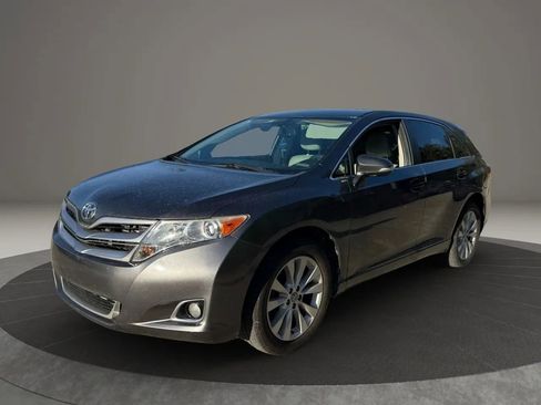 Used 2013 Toyota Venza LE image 2